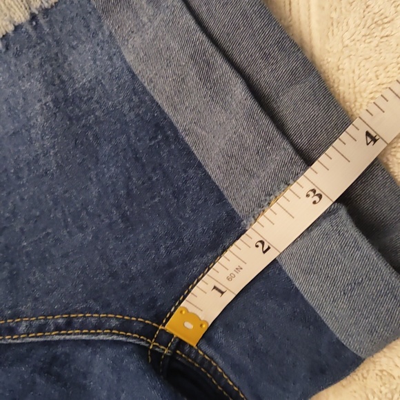 Plus Size Distressed Denim Shorts, Sz XL, Good Stretch - Picture 7 of 7